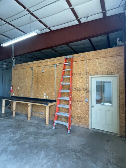 More Photos Of 6934 11th Ave SW, Rochester Warehouse For Lease