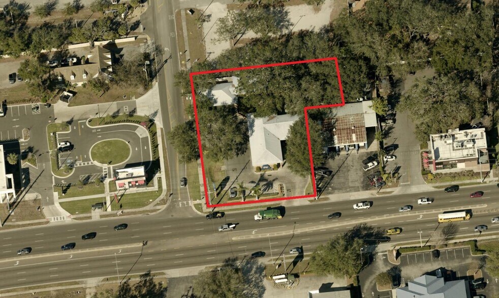 More Photos Of 328 W Brandon Blvd, Brandon Freestanding For Lease