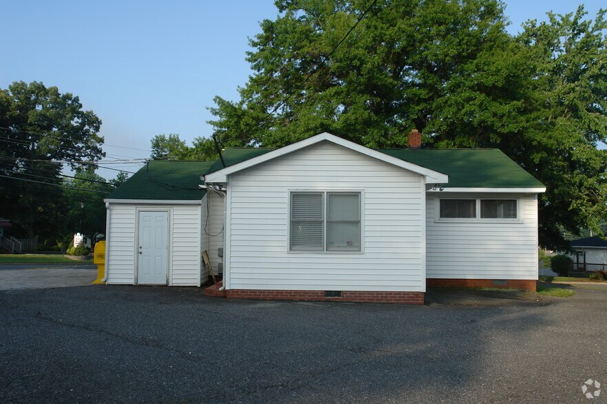 More Photos Of 1104 E Garrison Blvd, Gastonia Office For Sale