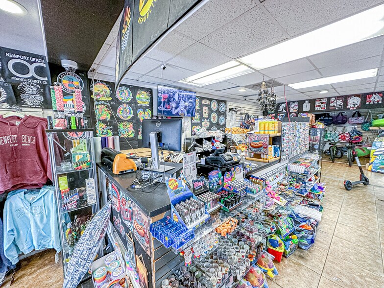 More Photos Of 303 Main St, Newport Beach Apartments For Lease