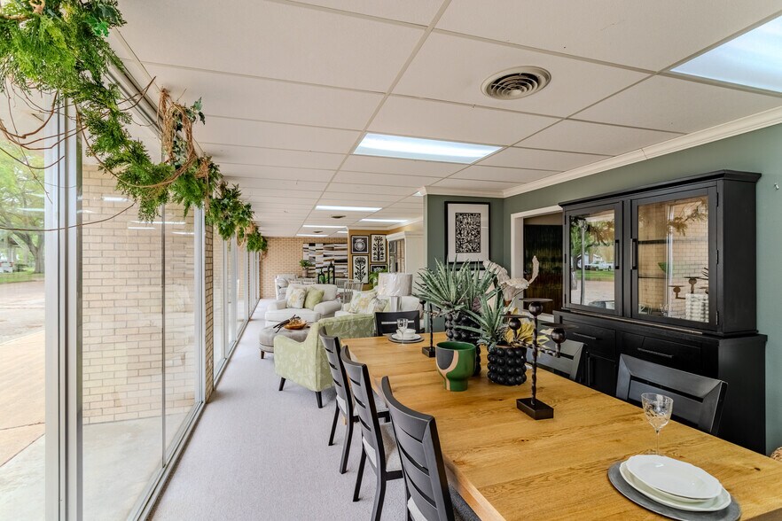 More Photos Of 1521 6th St, Bay City General Retail For Sale