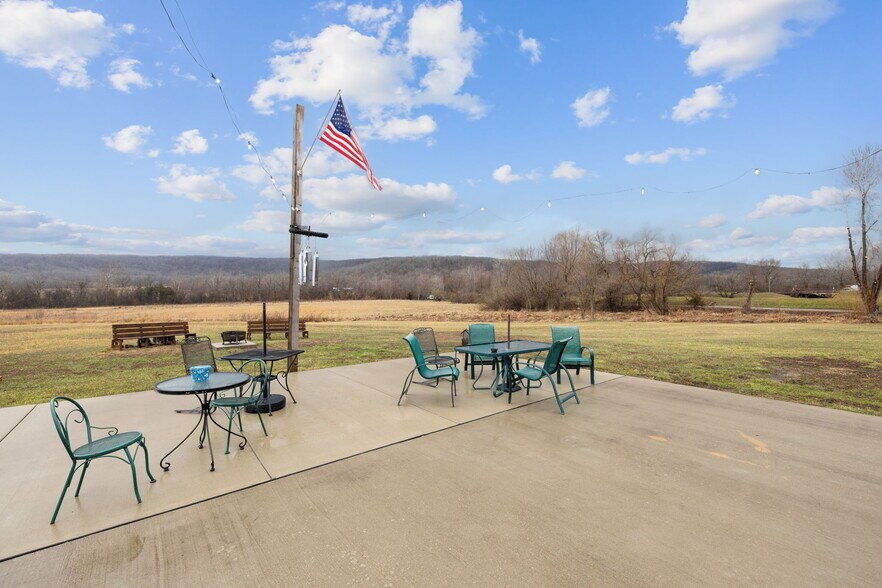 More Photos Of 714 N Saint Mary St, Pilot Knob Freestanding For Sale