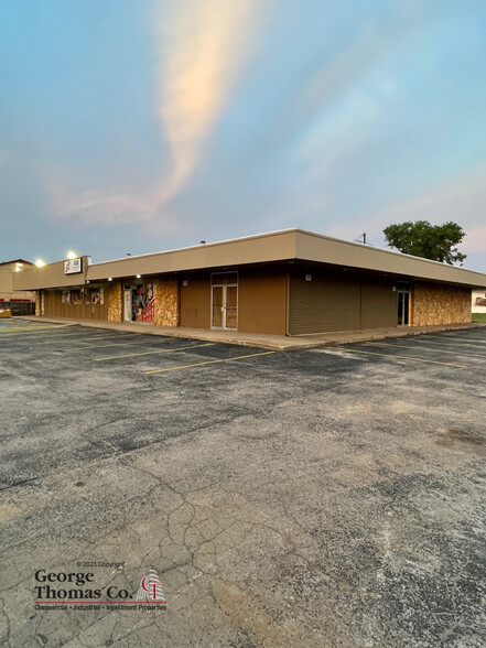 Primary Photo Of 6404 S Peoria Ave, Tulsa Storefront Retail Office For Sale