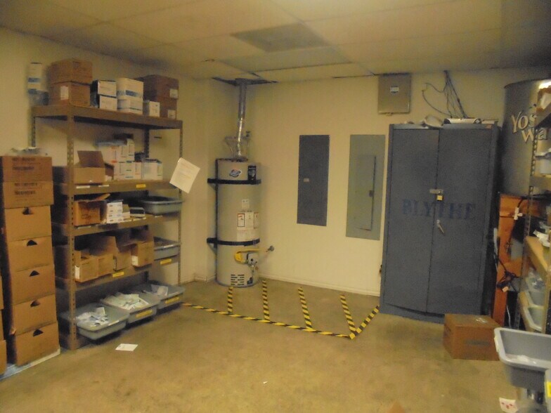 More Photos Of 127 S 1st St, Blythe Flex For Sale