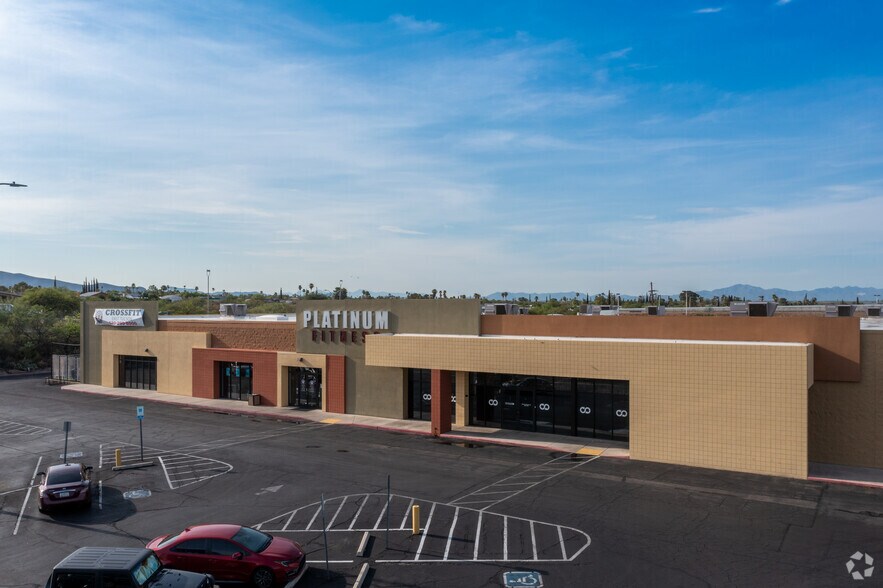 More Photos Of 9510-9564 E Golf Links Rd, Tucson Unknown For Lease