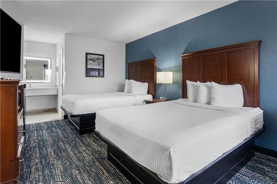 More Photos Of 2251 N Trade Days Blvd, Canton Hotel For Sale