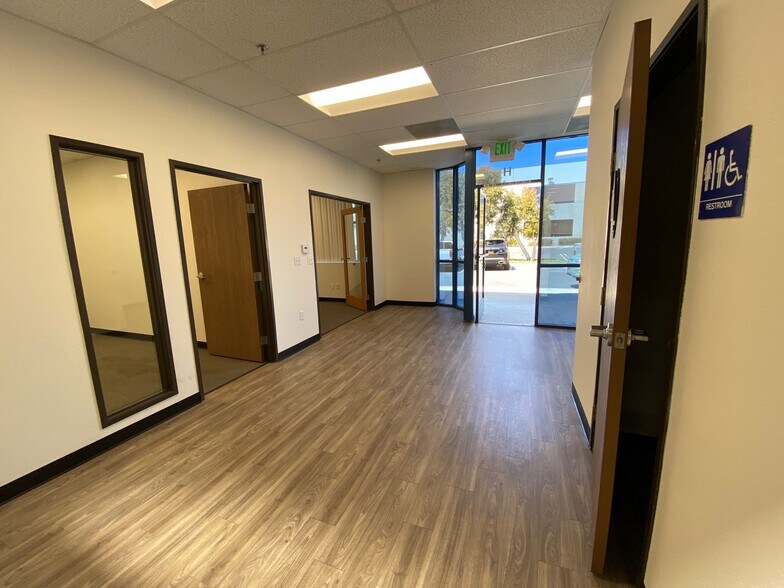 More Photos Of 2240 Celsius Ave, Oxnard Warehouse For Lease
