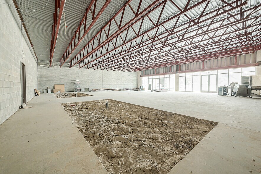 More Photos Of 7755 N Wayside Dr, Houston General Retail For Lease