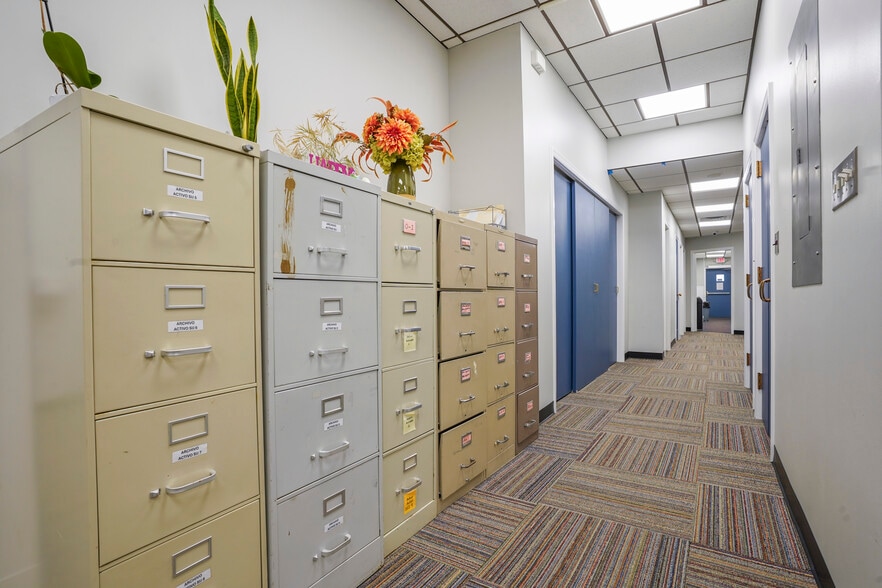 More Photos Of 283 N Broad St, Elizabeth Freestanding For Lease