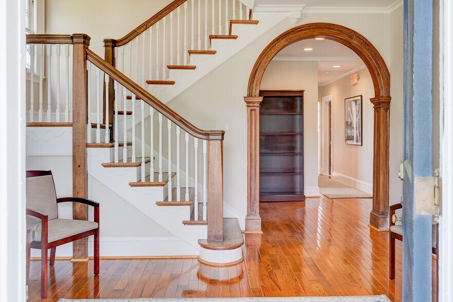 More Photos Of 400 W Pennsylvania Ave, Towson Office For Sale