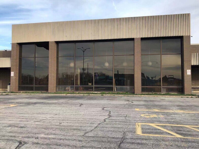 More Photos Of 2300 S Hamilton Rd, Columbus Storefront For Lease