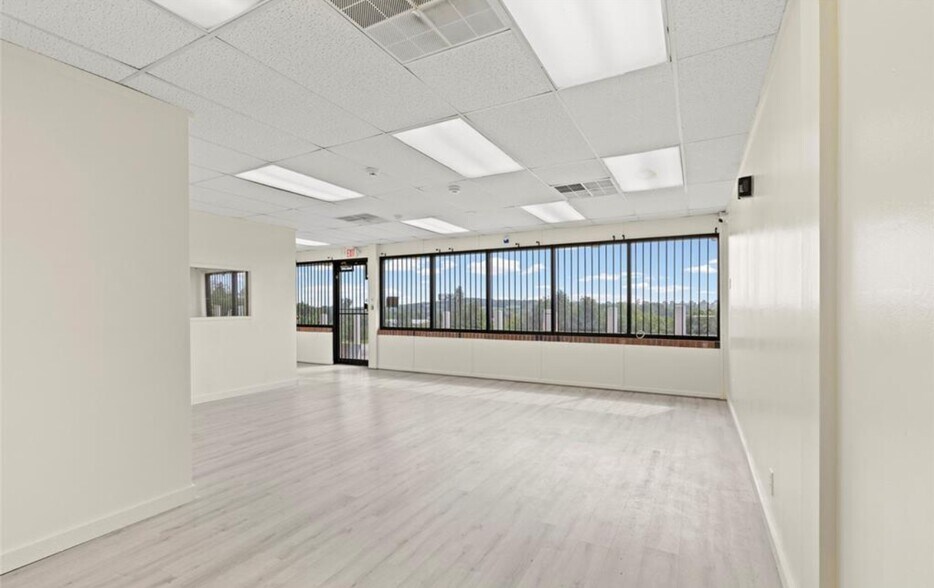 More Photos Of 1909 N Service Rd E, Saint Clair Freestanding For Sale