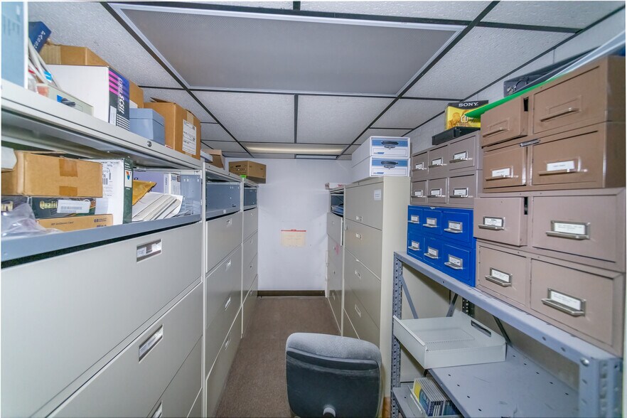 More Photos Of 100-106 S Main st, Ishpeming Flex For Sale