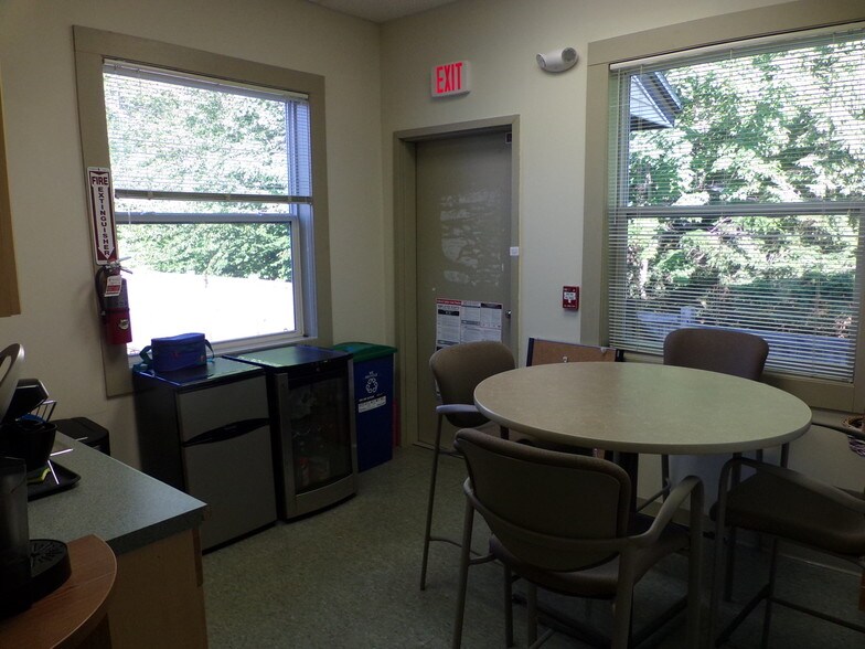 More Photos Of 171 Daniel Webster Hwy, Belmont Storefront Retail Office For Lease