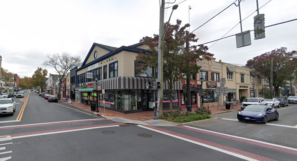 More Photos Of 260 Main St, Huntington Storefront For Lease