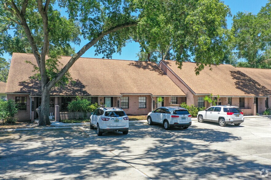 More Photos Of 16110-16122 N Florida Ave, Lutz Office For Lease