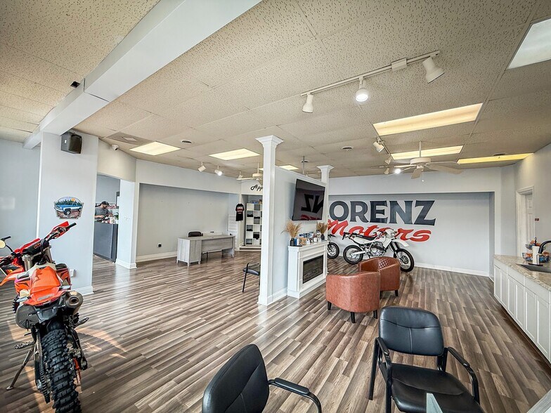 More Photos Of 195 New Castle Rd, Butler Storefront Retail Office For Sale