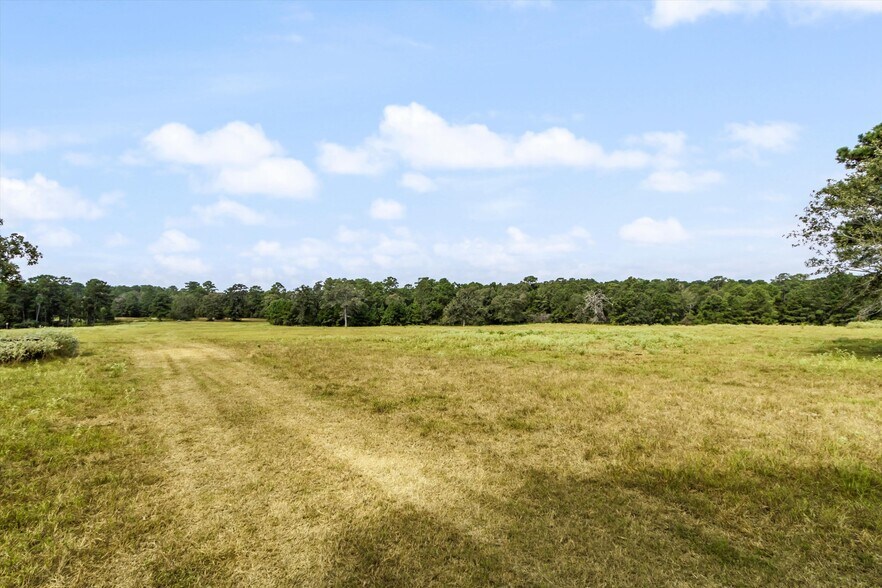 More Photos Of 5611 Rockin L Ln, Navasota Lodge Meeting Hall For Sale