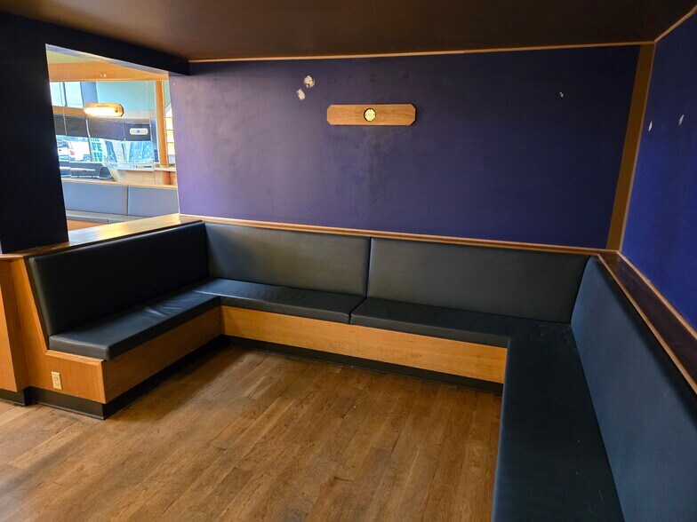 More Photos Of 1440 NE Broadway St, Portland Storefront For Lease