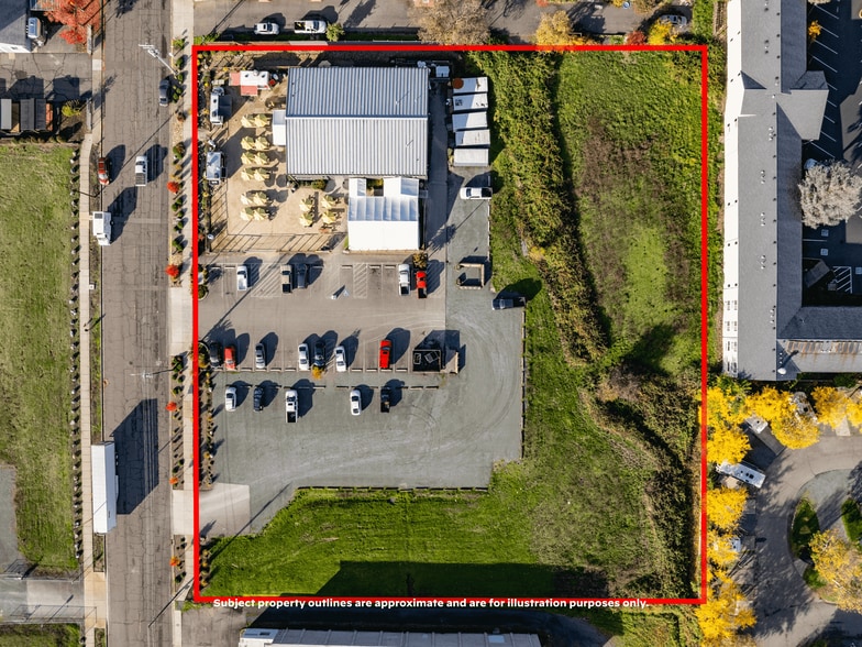 More Photos Of 1863 NW Washington Blvd, Grants Pass General Retail For Sale