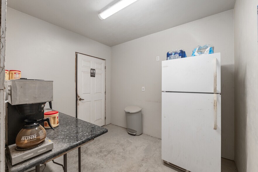 More Photos Of 26509 NW Us-27, High Springs Warehouse For Sale