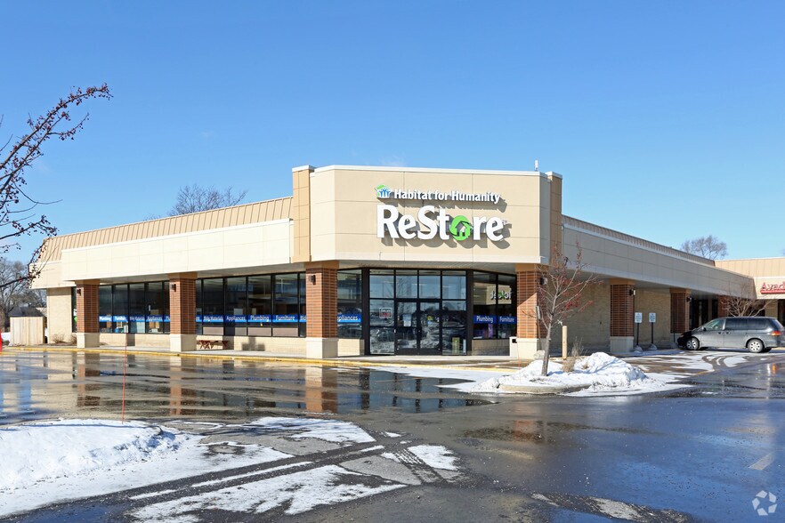 More Photos Of 2000-2144 E Moreland Blvd, Waukesha Unknown For Lease