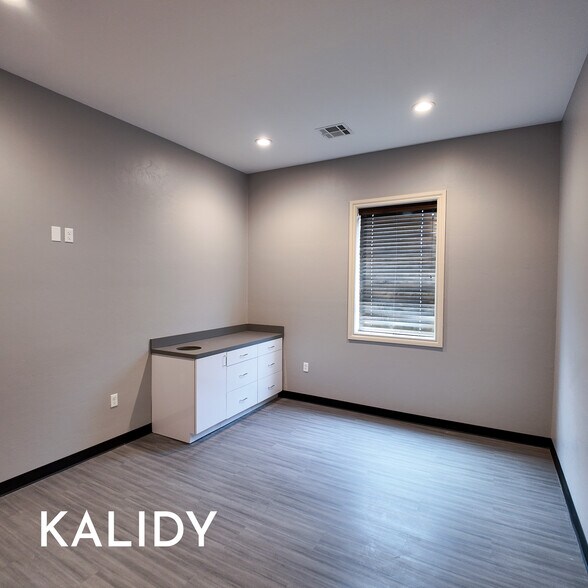 More Photos Of 2220 NW 164th St, Edmond Office For Sale