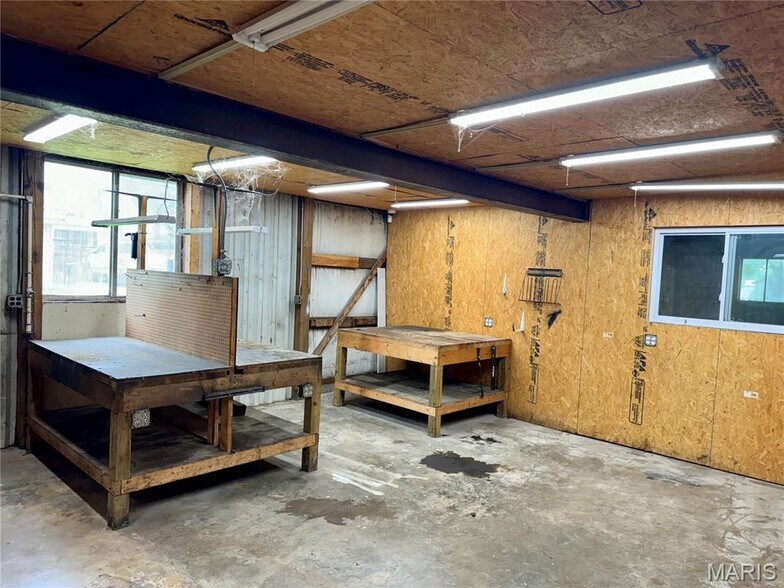 More Photos Of 100 W Foreman St, Jonesburg Showroom For Sale