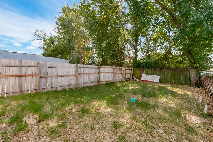 More Photos Of 7016 Page Ave, Saint Louis General Retail For Sale