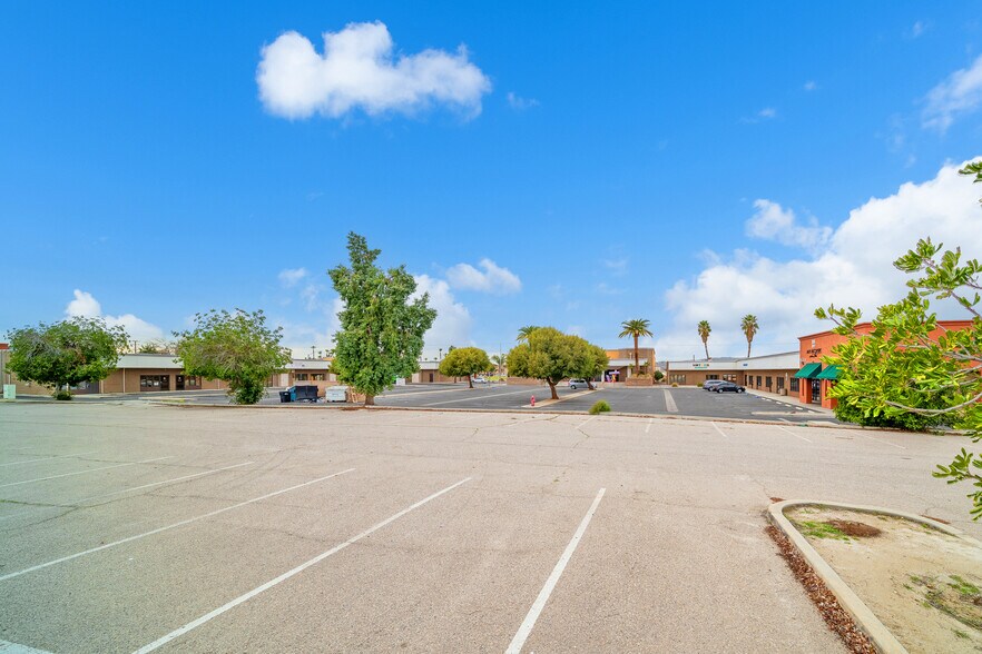 More Photos Of 910-960 N State St, Hemet Office For Sale