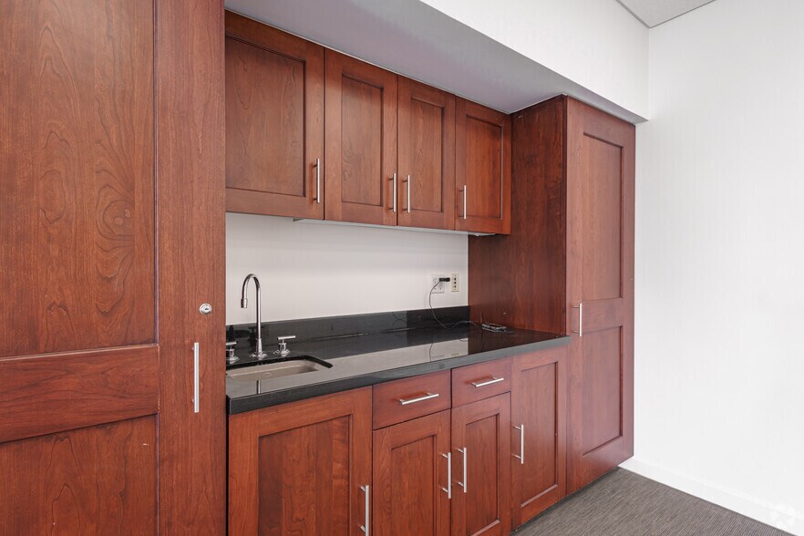 More Photos Of 70 Royal Poinciana Plz, Palm Beach Unknown For Lease