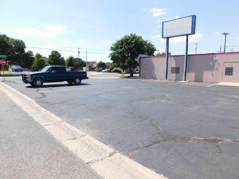 More Photos Of 4104 SW 33rd Ave, Amarillo Medical For Sale