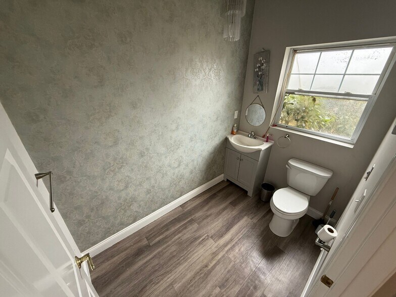 More Photos Of 2290 Foxon Rd, North Branford Storefront Retail Office For Lease