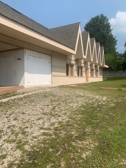 More Photos Of 8627 Watson Rd, Saint Louis Freestanding For Sale