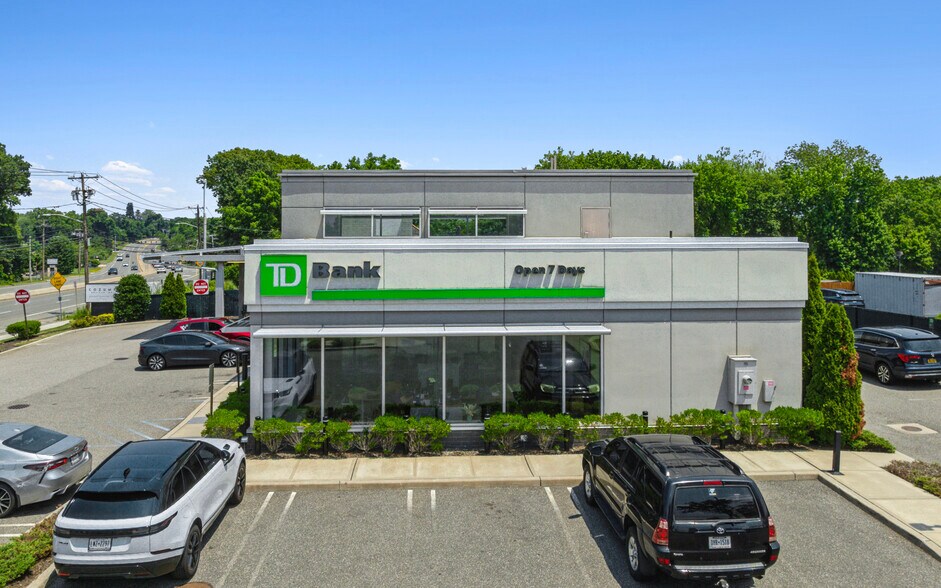 More Photos Of 391 Jericho Tpke, Jericho Bank For Lease
