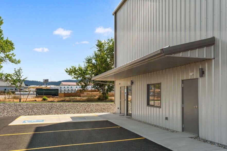 More Photos Of 880 Nicole st, Helena Distribution For Lease