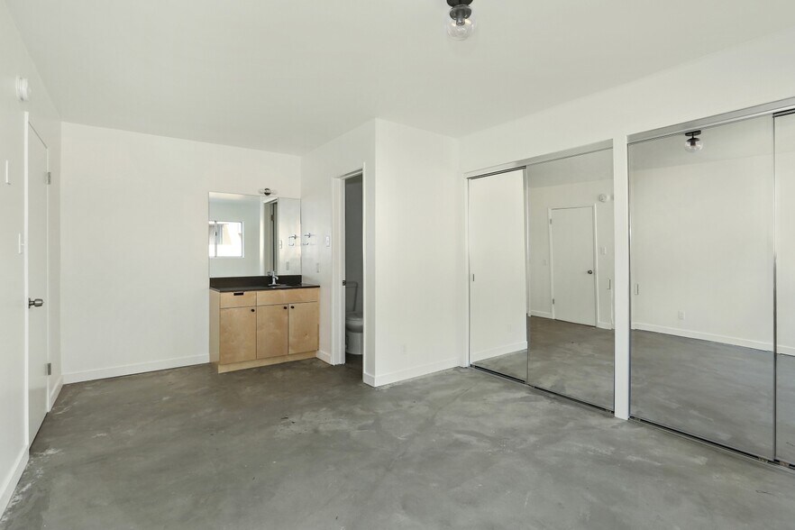 More Photos Of 146 N Vendome St, Los Angeles Apartments For Sale