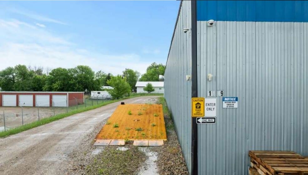 More Photos Of 1609 SW 33rd St, Minot Warehouse For Sale