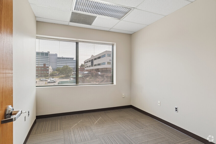 More Photos Of 875 Greentree Rd, Pittsburgh Office For Sale