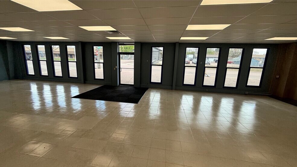 More Photos Of 1103 S Cliff Ave, Sioux Falls General Retail For Lease