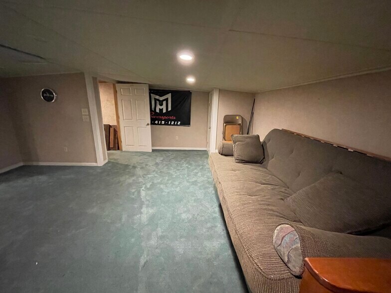 More Photos Of 433 S Main St, Swainsboro Showroom For Sale