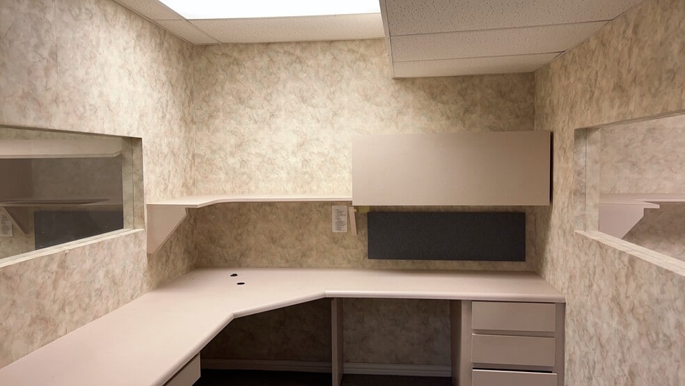 More Photos Of 12373 Scarsdale Blvd, Houston Unknown For Lease