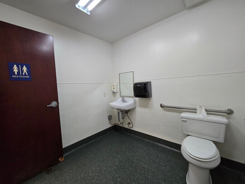 More Photos Of 1234-1294 W Winton Ave, Hayward Warehouse For Sale