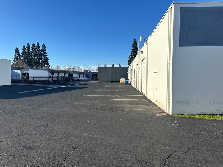 More Photos Of 11290 Trade Center Dr, Rancho Cordova Warehouse For Lease
