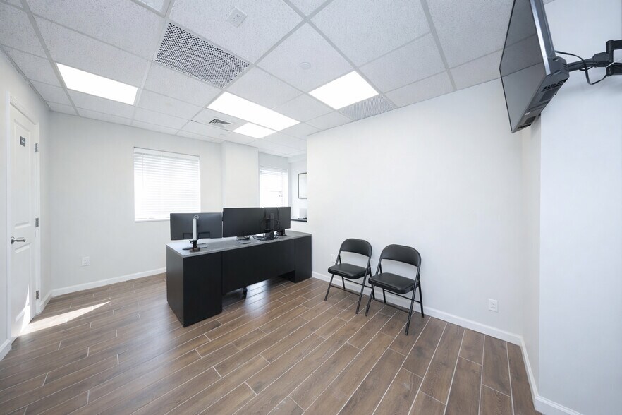 Primary Photo Of 2940 Richmond Ter, Staten Island Loft Creative Space For Sale