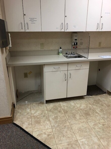 More Photos Of 2450 Emerald Pl, Greenville Medical For Lease
