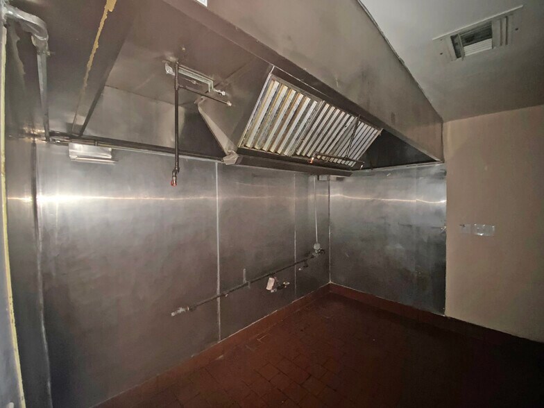 More Photos Of 9696 Magnolia Ave, Riverside Restaurant For Lease