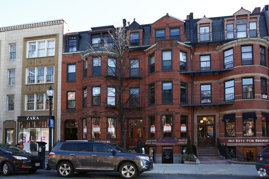 More Photos Of 216-218 Newbury St, Boston Office For Lease