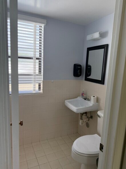 More Photos Of 4627 Ponce de Leon Blvd, Coral Gables Office For Lease