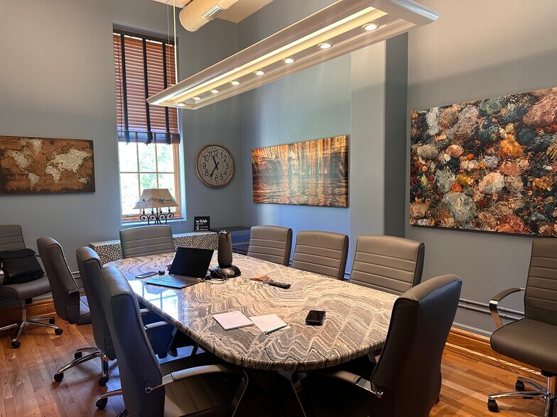 More Photos Of 830 Cottageview Dr, Traverse City Loft Creative Space For Sale